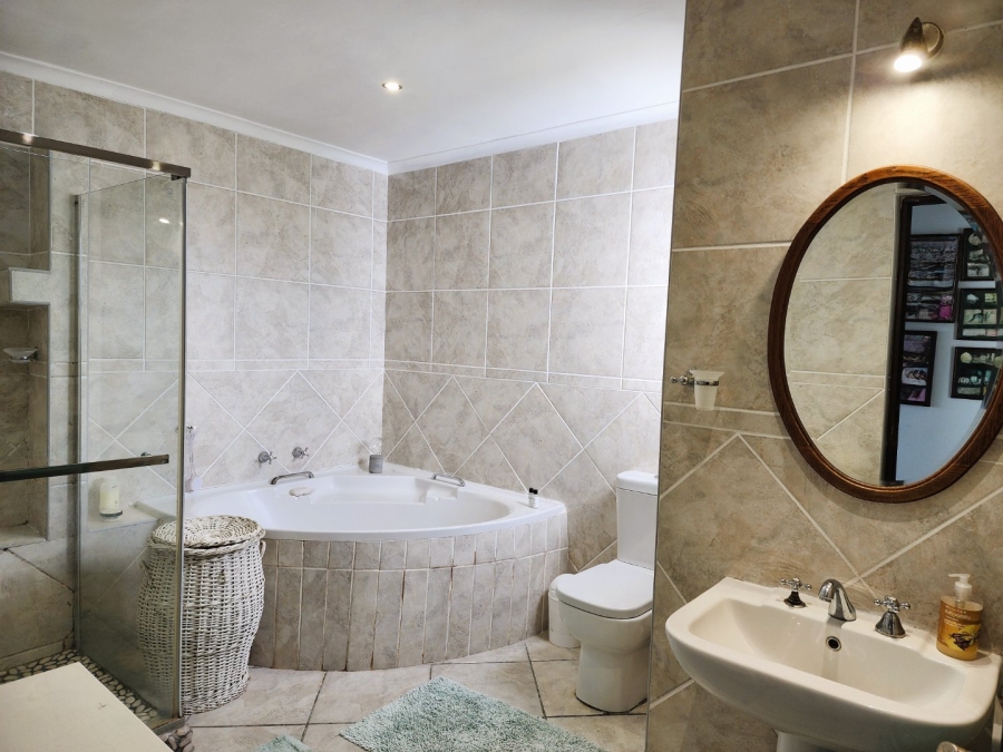 6 Bedroom Property for Sale in Kleinbaai Western Cape